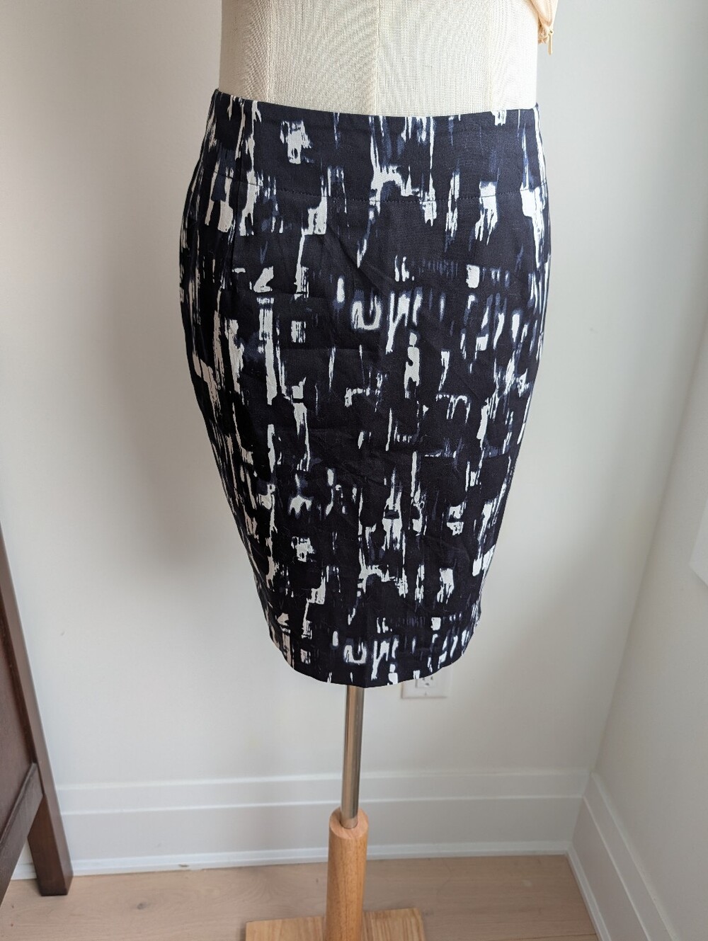 BNWT patterned  high waisted skirt